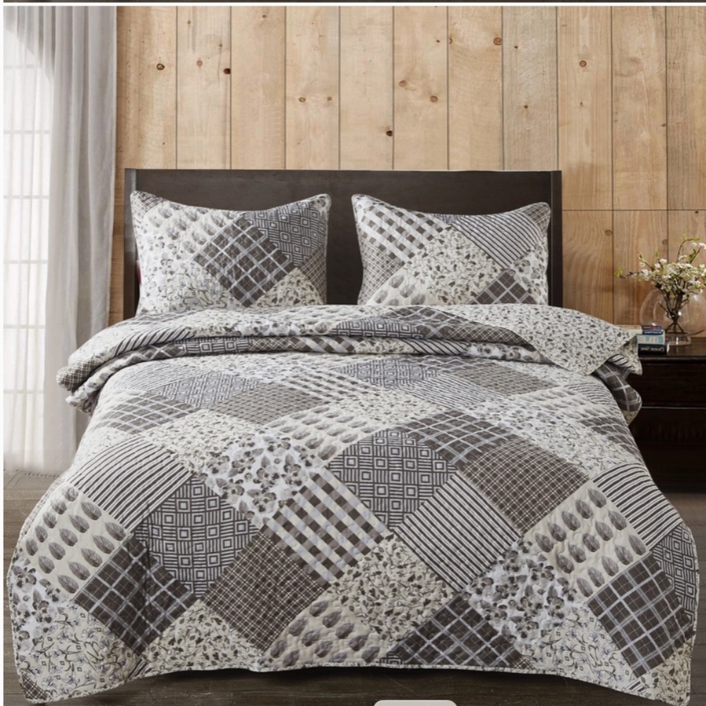Charming Gray Patchwork Printed King Quilt Set Farmhouse Cottagecore Ditsy